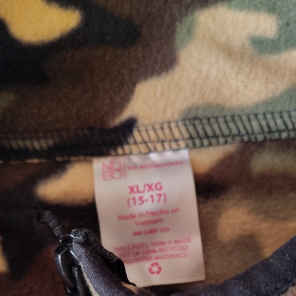 No Boundaries Camouflage Half-Zip Sweatshirt - Picture 2 of 3